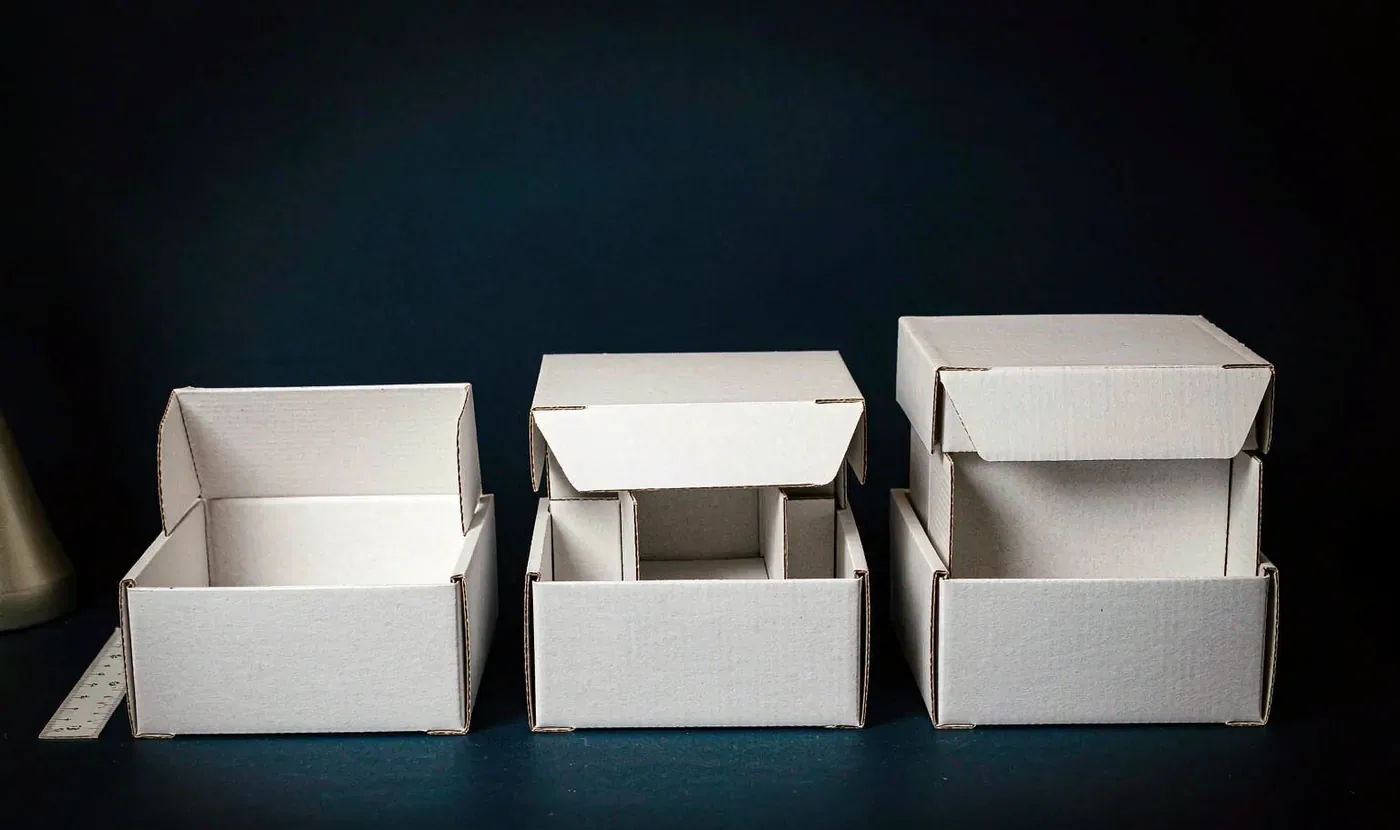 Cómo Elegir Cajas Expositoras Retail Personalizadas — Concepto de Diseño Ilustrativo
